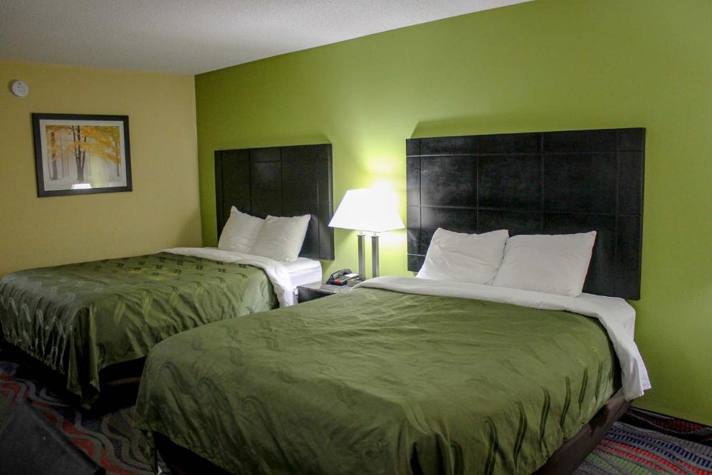 Deluxe Queen Room with Two Queen Beds interior