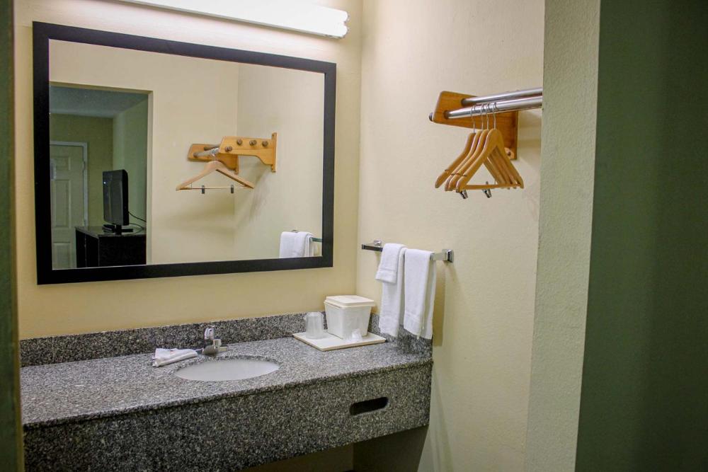 Deluxe Queen Room interior